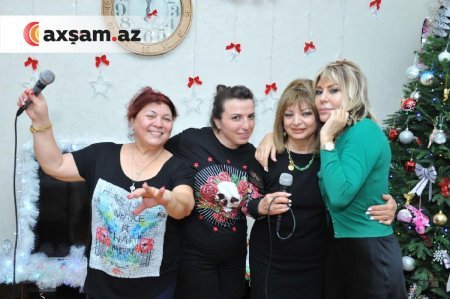 Brilliant Dadaşova ailəsini başına yığıb evində məclis etdi - Fotolar