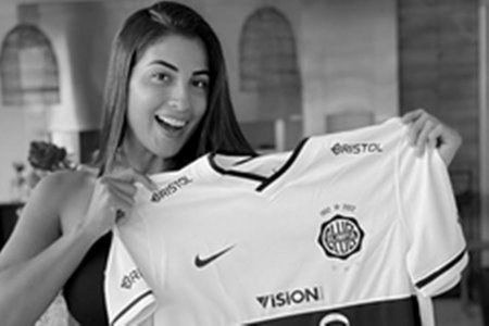 Məşhur futbolçunun həyat yoldaşı konsertdə güllələndi - FOTO
