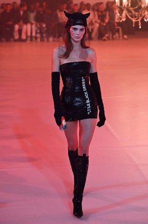 Xərçəngdən vəfat edən modelyerin son kolleksiyası - Fotolar