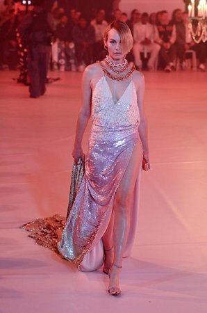 Xərçəngdən vəfat edən modelyerin son kolleksiyası - Fotolar