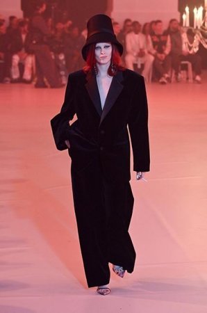 Xərçəngdən vəfat edən modelyerin son kolleksiyası - Fotolar