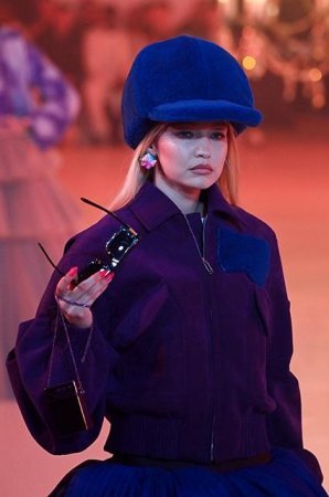 Xərçəngdən vəfat edən modelyerin son kolleksiyası - Fotolar