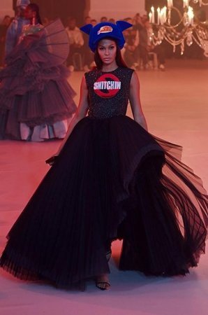 Xərçəngdən vəfat edən modelyerin son kolleksiyası - Fotolar