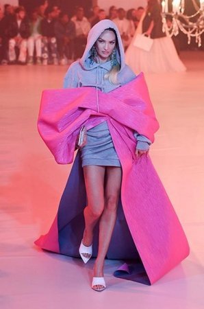 Xərçəngdən vəfat edən modelyerin son kolleksiyası - Fotolar