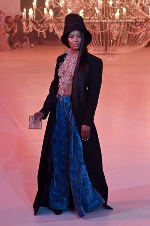 Xərçəngdən vəfat edən modelyerin son kolleksiyası - Fotolar