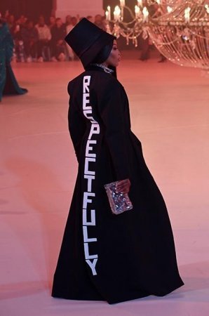 Xərçəngdən vəfat edən modelyerin son kolleksiyası - Fotolar