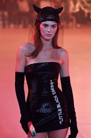 Xərçəngdən vəfat edən modelyerin son kolleksiyası - Fotolar