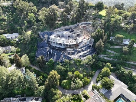 Cici və Bella Hadidin atasının 100 milyonluq villası sökülür - Fotolar
