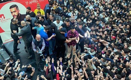 İnsanlara “iPhone”, “Ferrari”, dollar paylayan bloger - Azərbaycanlı Hüseyn bu qədər pulu haradan qazanır?