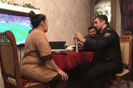 Bakıda xanım jurnalistə hücum etdilər: liftdə bıçağı boğazına dirəyib… - FOTO