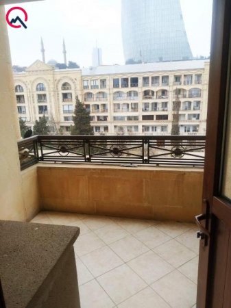 sgəndər Həmidovun övladları arasında narazılıq, ev hərraca çıxarıldı - FOTOLAR