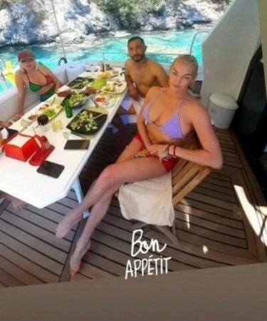 Dünya şöhrətli balerina azərbaycanlı taksi sürücüsü ilə belə dincəlir - FOTO