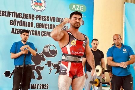 Üstünə ştanq düşən idmançı: “Huşum getdimi, ayağım sürüşdümü, özüm də bilmədim” - FOTO