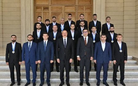 İlham Əliyev Avropa çempionu olan komandamızı qəbul etdi - YENİLƏNİB - FOTO