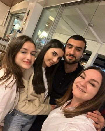 Mahir Emreli və bacısı ilə fotolarını paylaşdı