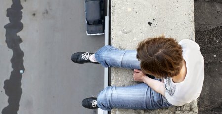 Azərbaycanda intiharların artmasının 4 dəhşətli səbəbi - Psixiatr 5 G qüllələrinin təsirini vurğulayıb.