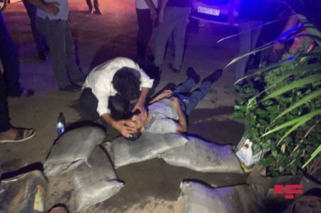 Sərxoş taksi sürücüsü qəbiristanlığın yanındakı güllüyə girdi -FOTO