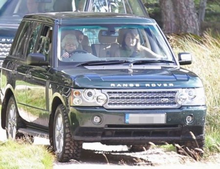 Kraliça II Elizabetin 10 milyonluq maşın kolleksiyası - FOTO