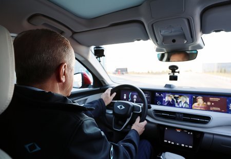 Ərdoğan Türkiyənin ilk elektromobilini təqdim etdi (FOTO)