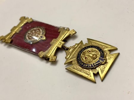 Azərbaycanda massonlara aid əşyalar satışa çıxarılıb - FOTO