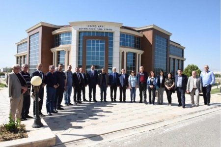 TALIBOVUN OĞLUNUN ƏTRAFINDA BASABAS... – Bahəddin Həzi baş redaktorları rüsvay etdi