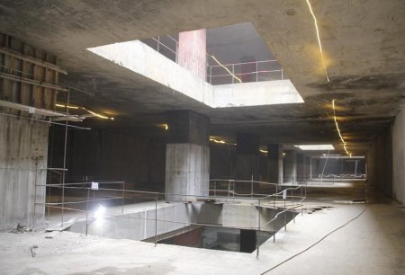 Metronun yeni tikilən stansiyasından FOTOLAR