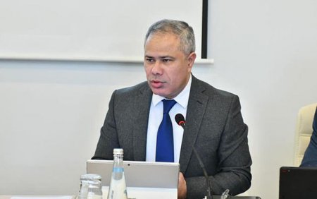 Prezident gəncləri təltif etdi.