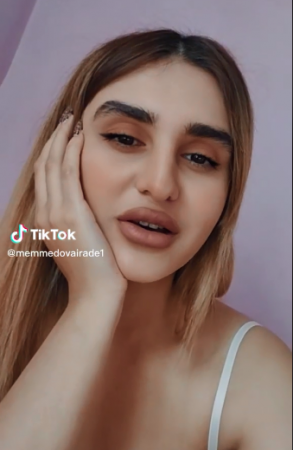 Məşhur "tiktok"çu Bakıda iki oğlanla otelə getdi: intim əlaqədə oldular, VİDEOsu çəkildi - FOTO