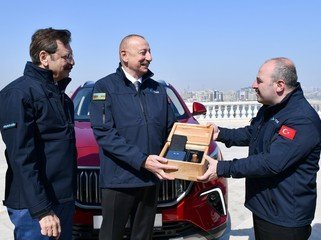 "Togg" avtomobili İlham Əliyevə təqdim olundu - Foto