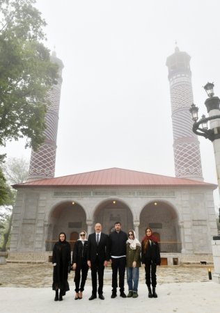 Prezident ailəsi ilə Şuşada - FOTO