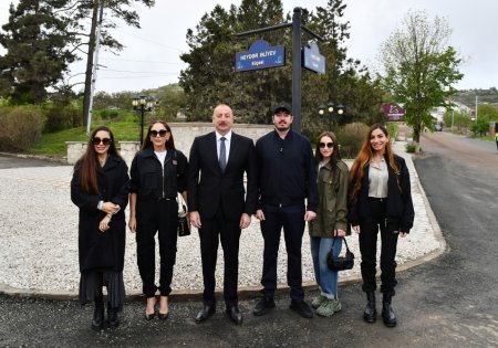 Prezident ailəsi ilə Şuşada - FOTO