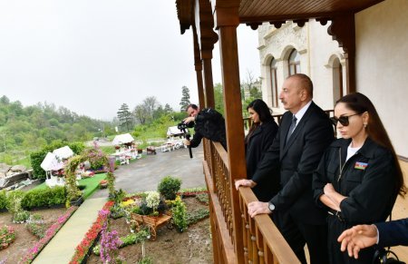Prezident ailəsi ilə Şuşada - FOTO