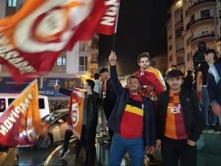 “Qalatasaray”ın qələbəsi İstanbulda izdihama səbəb olub - FOTO