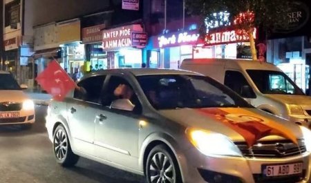 “Qalatasaray”ın qələbəsi İstanbulda izdihama səbəb olub - FOTO