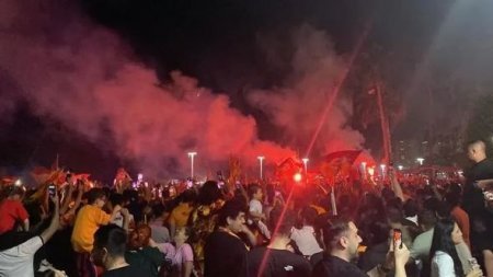 “Qalatasaray”ın qələbəsi İstanbulda izdihama səbəb olub - FOTO