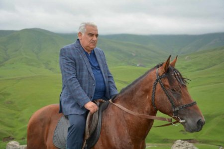 Əhəd Abıyev sakinlərlə görüşə atla getdi - Foto