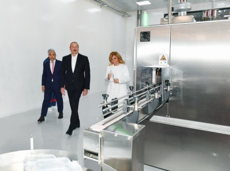Prezident dərman zavodunun açılışında - Fotolar