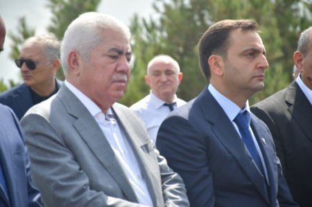 Şeyxlə Abel Məhərrəmov deputatın 40 mərasimində - Foto