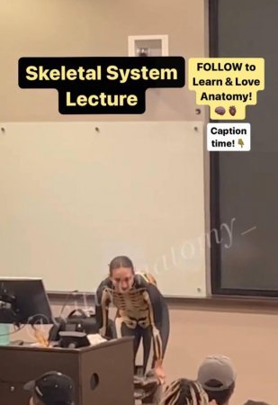Müəllim dərsdə soyunub, anatomiya fənnini öz üzərində keçdi - FOTOLAR