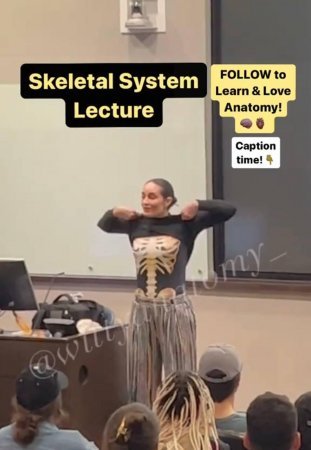 Müəllim dərsdə soyunub, anatomiya fənnini öz üzərində keçdi - FOTOLAR