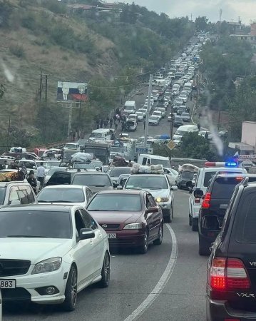 Ermənilərin “köç karvanı”: Kimlər hara və niyə gedir?