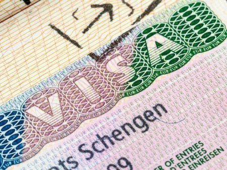 POLŞA SƏFİRLİYİ AZƏRBAYCANLI TƏLƏBƏLƏRƏ QƏNİM KƏSİLİB – Polşa diplomatiyası və təhsili üçün biabırçılıq...