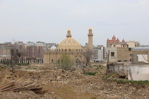 Bakı Avropa Liseyinin köhnə binasının söküntüsü dayandırılıb