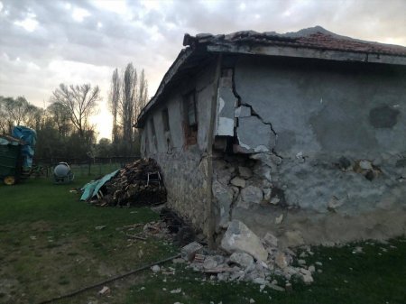 Türkiyədə güclü zəlzələ: dağıntılar və yaralılar var