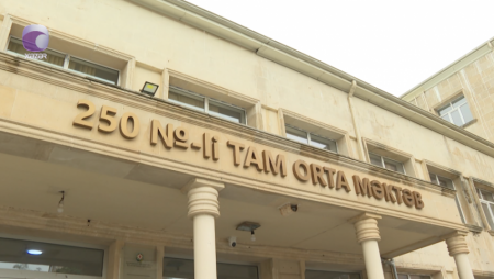 Bakıdakı 250 nömrəli məktəbdə valideynlərdən pul yığıldığı iddia olunur. VİDEO Bakıdakı 250 nömrəli məktəbdə valideynlərdən pul yığıldığı iddia olunur. VİDEO