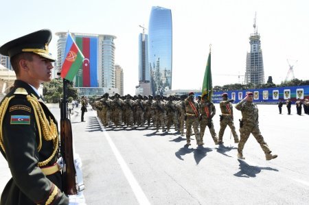 26 İyun Azərbaycanda Silahlı Qüvvələr günü qeyd olunur.